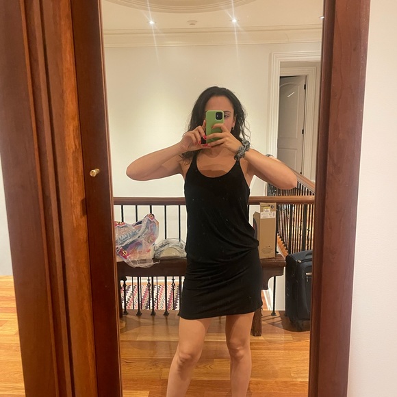 Black babaton (Aritzia) dress - size large - Picture 4 of 4